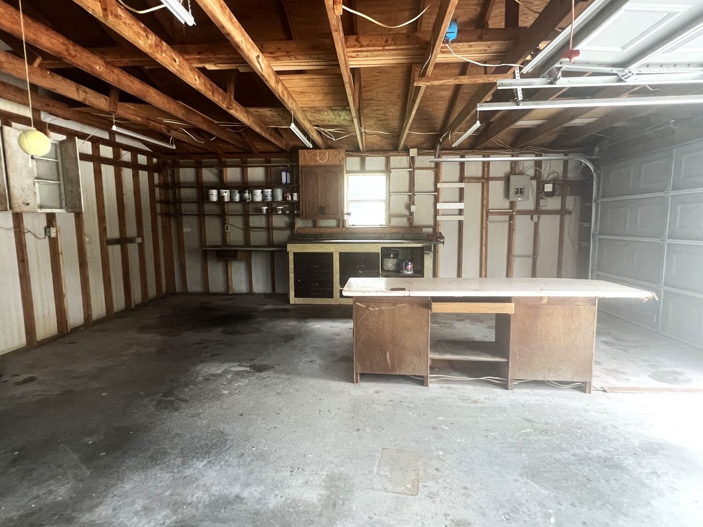 Macon House: 1943 Birchwood Way