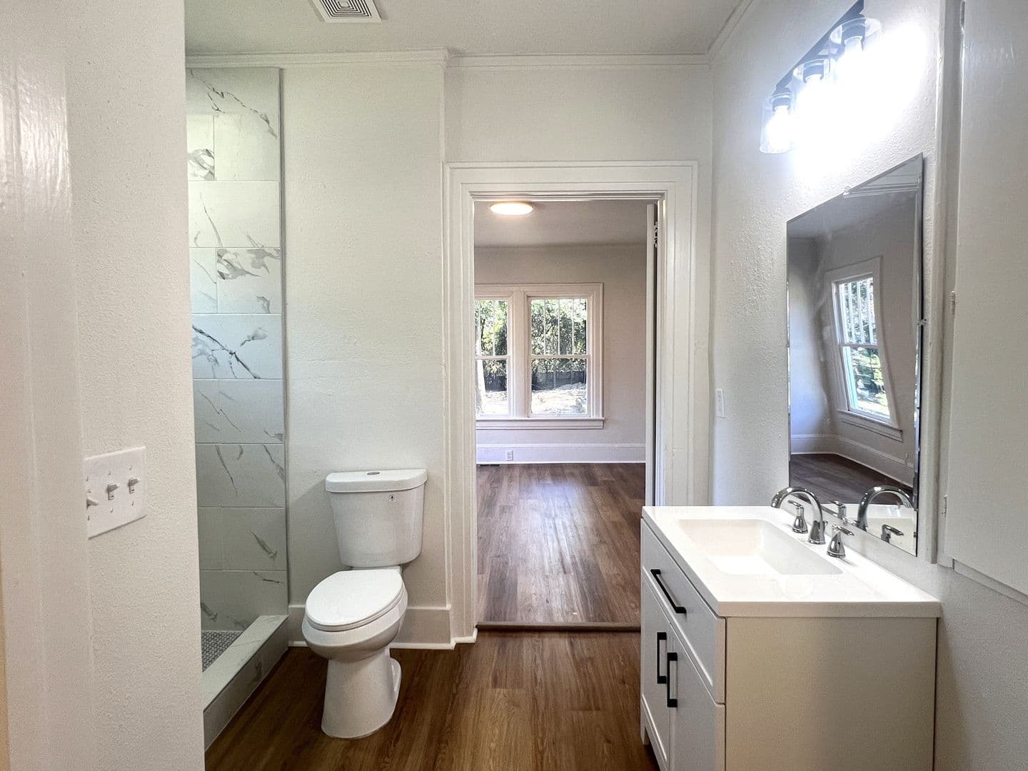 Macon House: 133 Desoto Pl