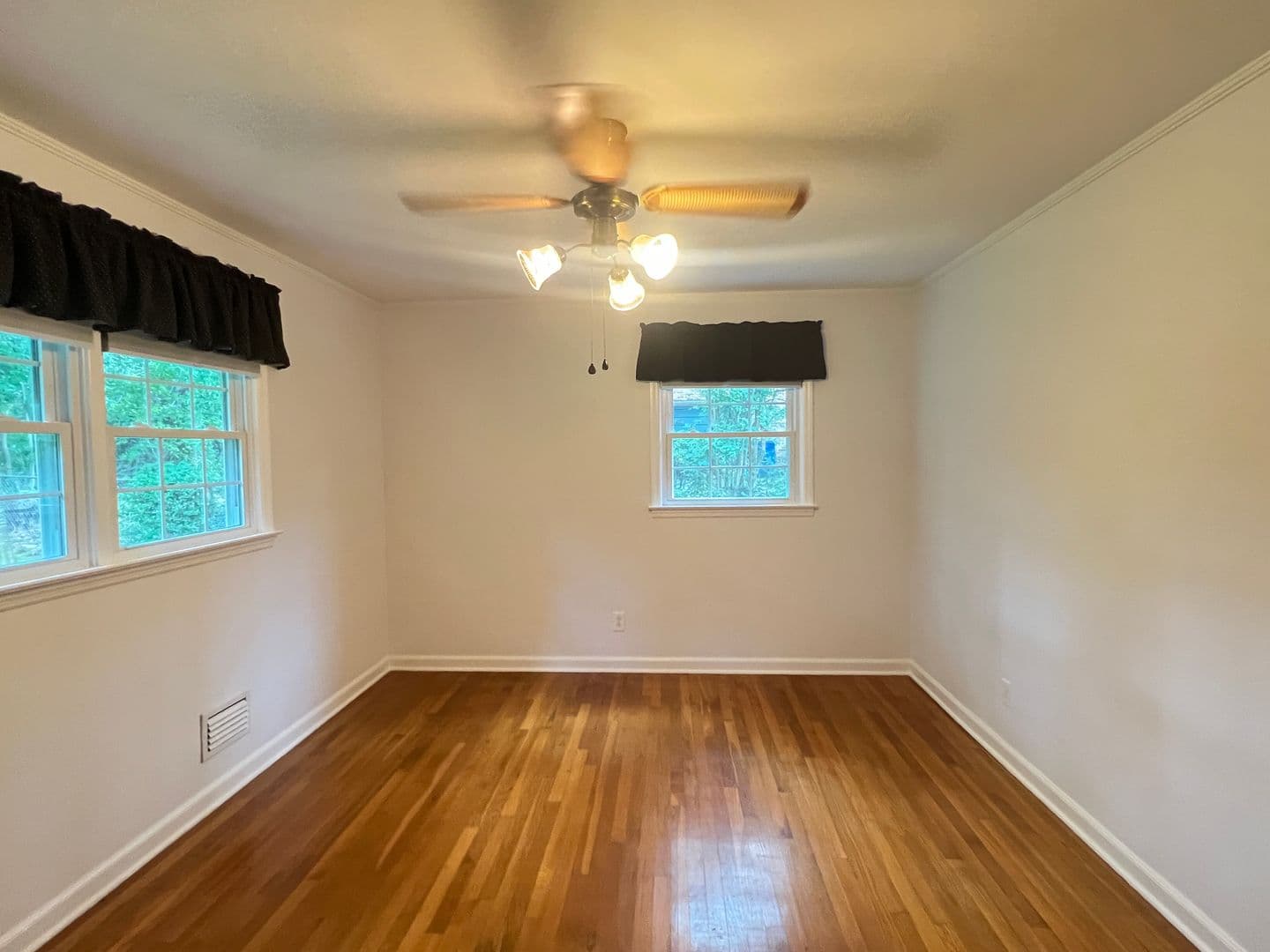 Macon House: 1943 Birchwood Way