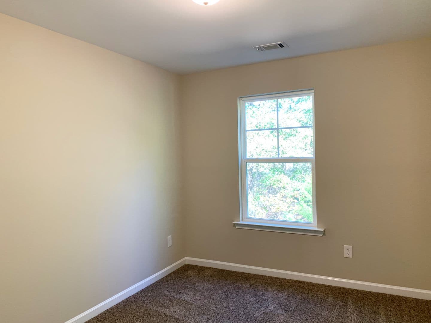 Macon House: 305 Pond View Rd