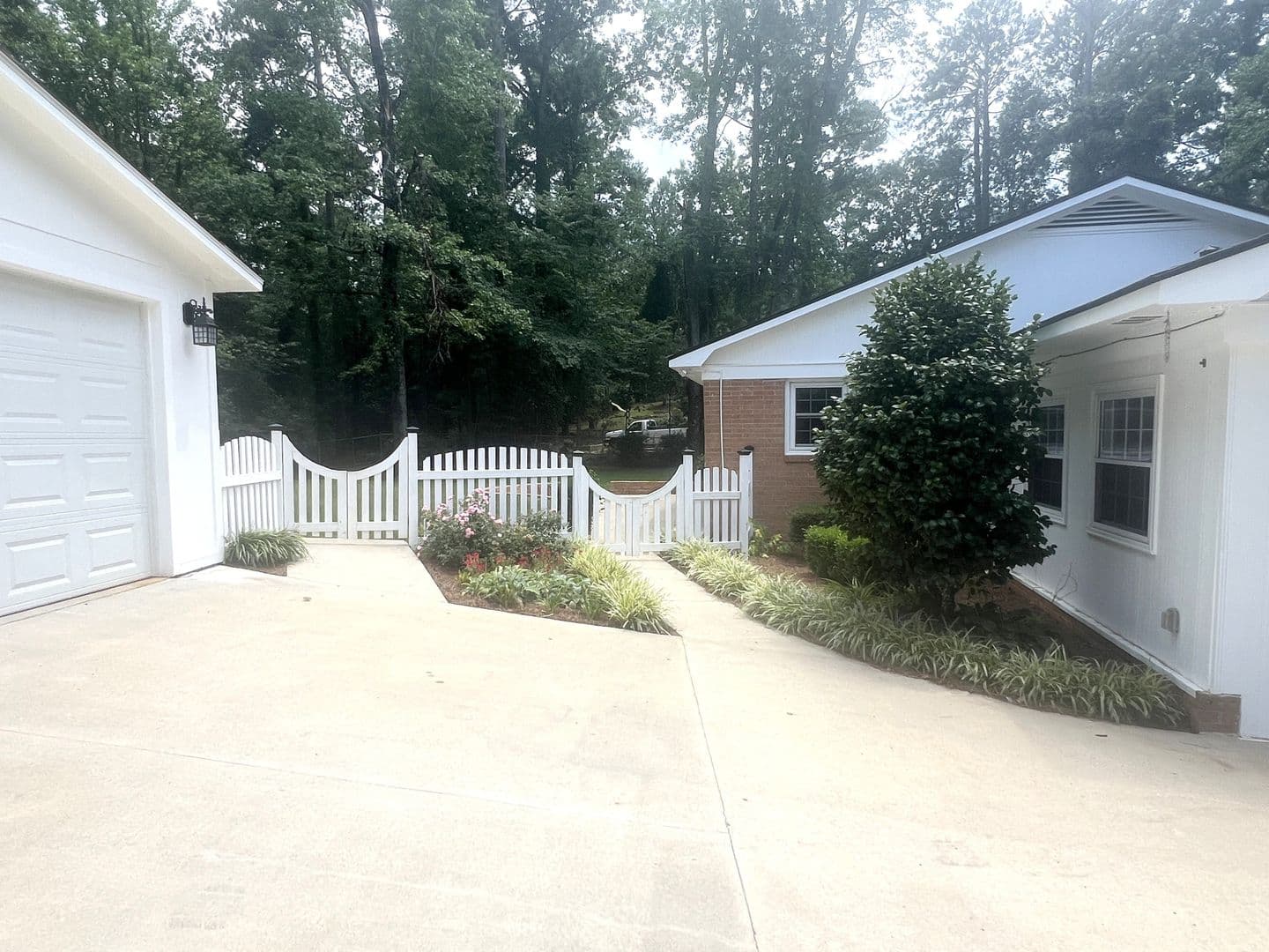 Macon House: 1943 Birchwood Way