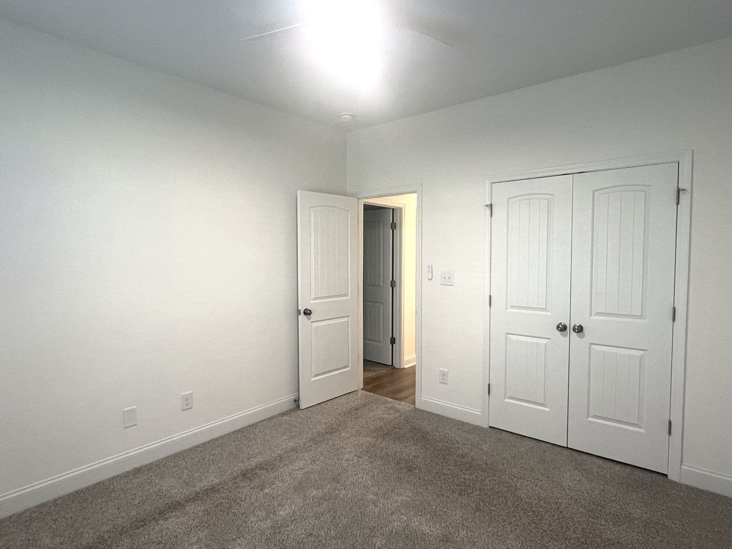 Kathleen House: 120 Field View Ln