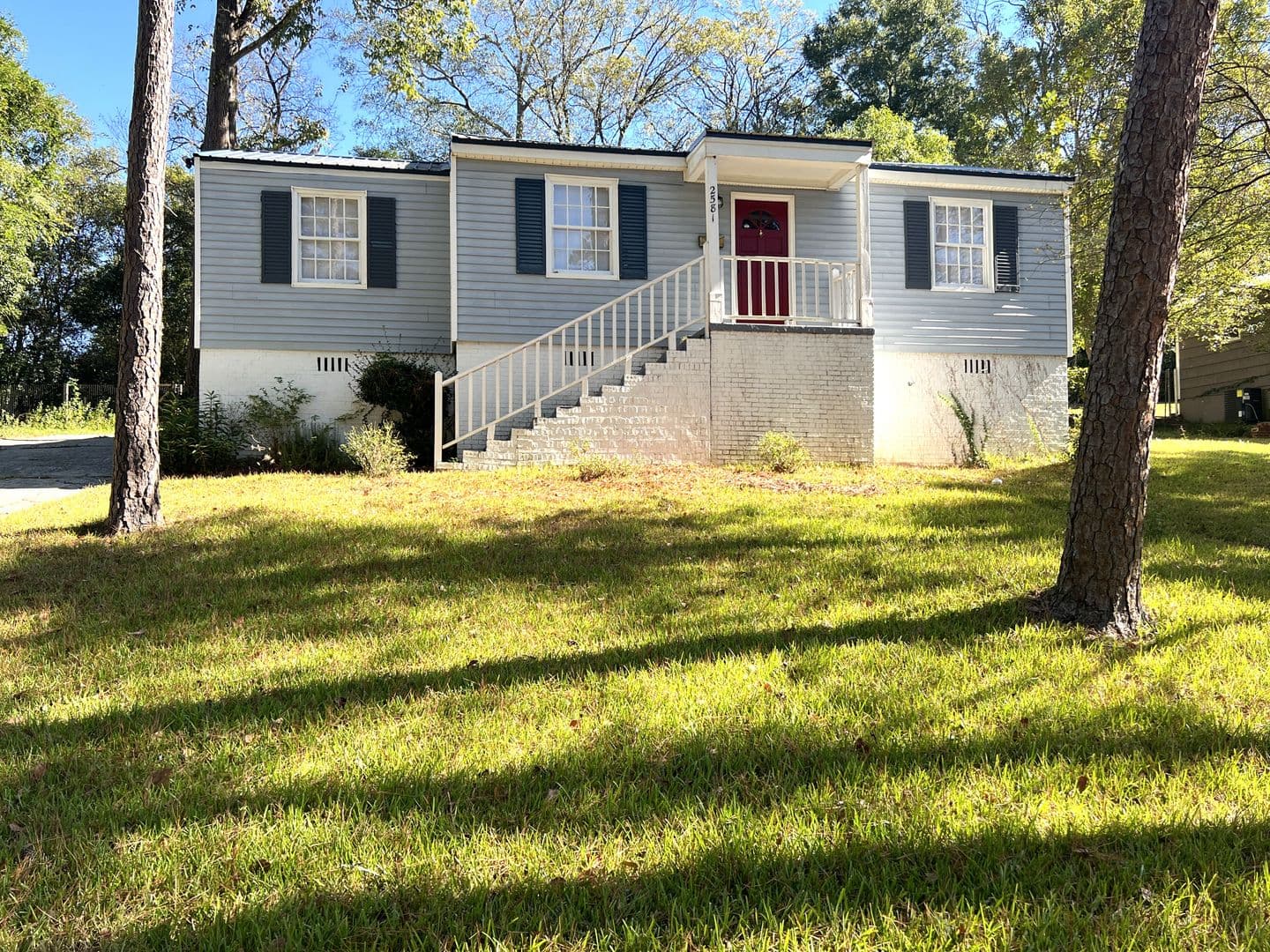 Macon House: 2581 Old Holton Rd