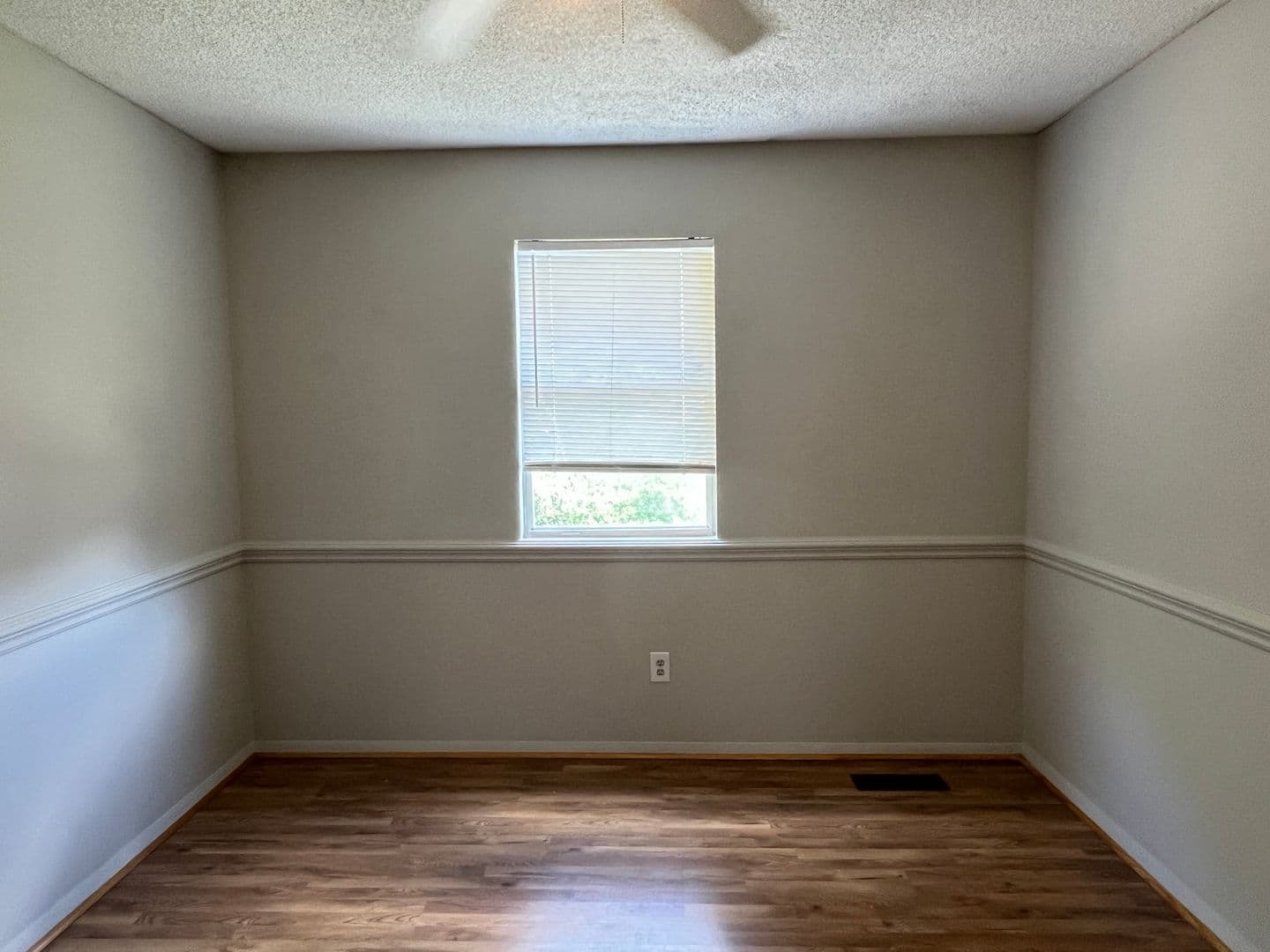 Bonaire House: 620 Maplewood Dr