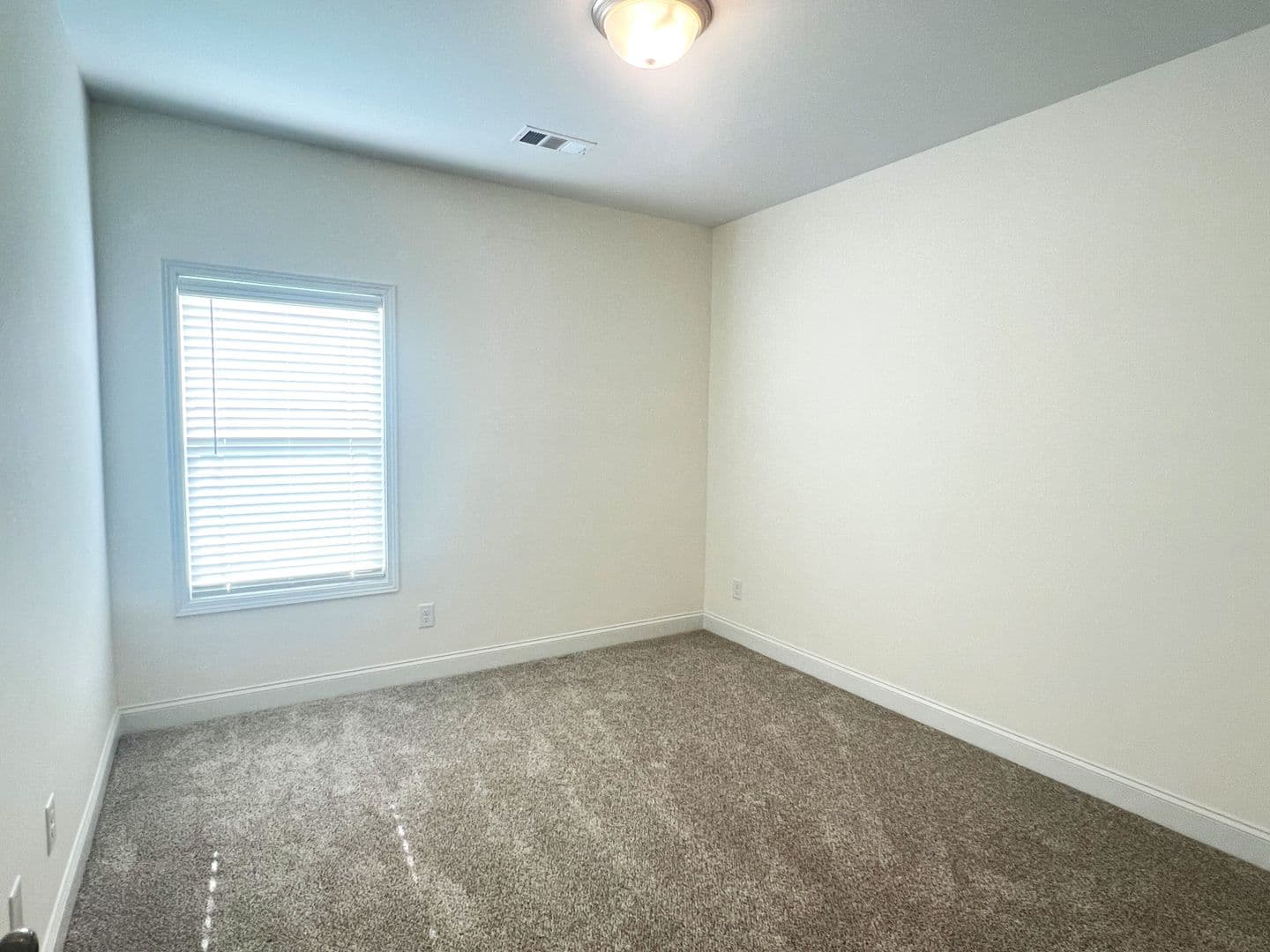 Kathleen House: 120 Field View Ln