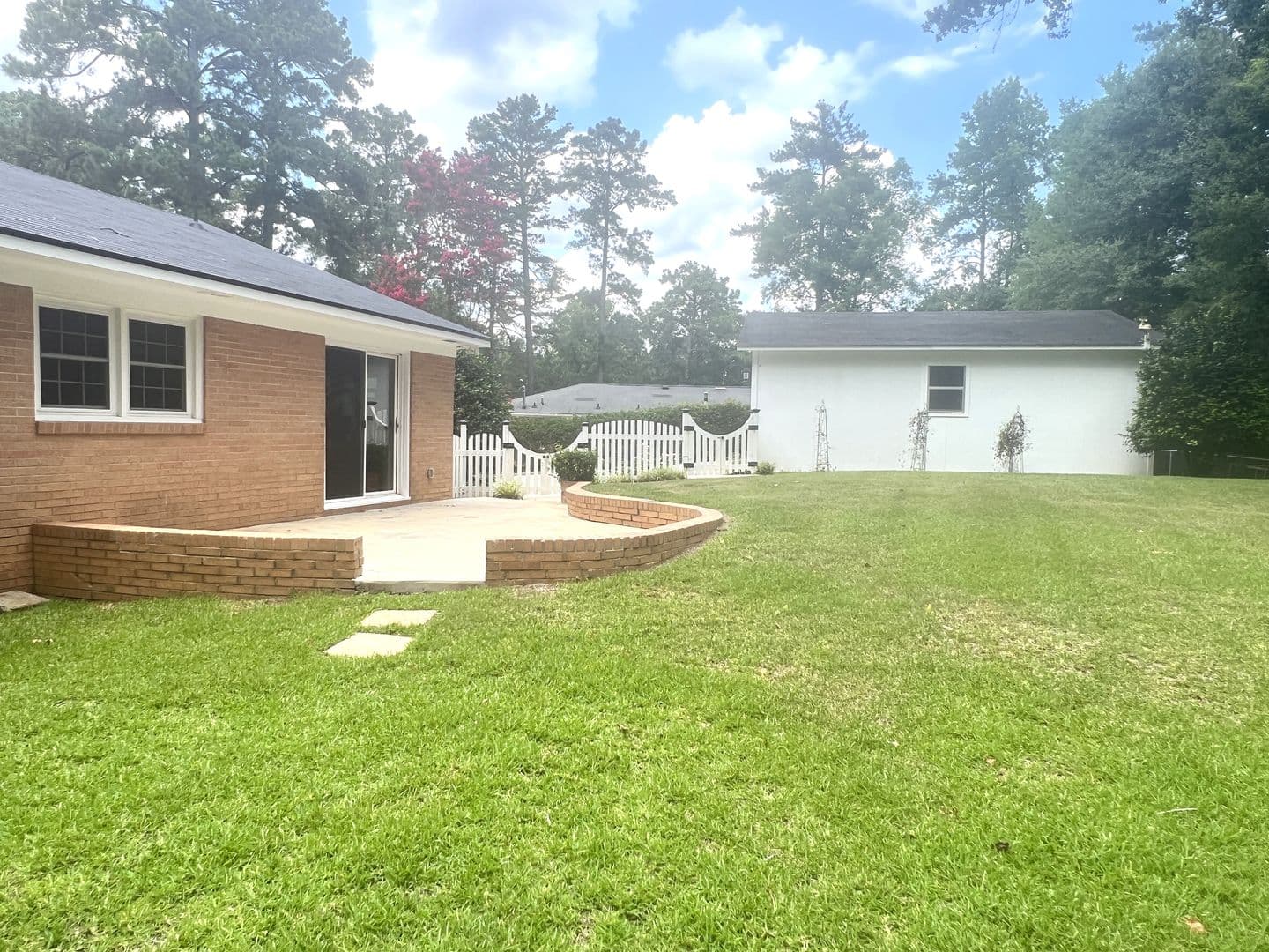 Macon House: 1943 Birchwood Way