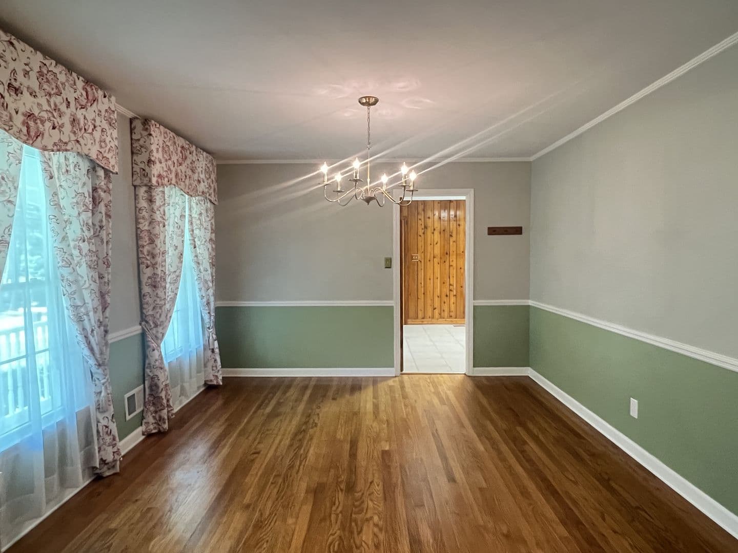Macon House: 1943 Birchwood Way