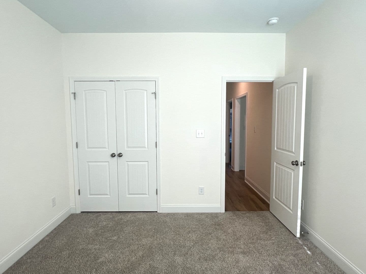 Kathleen House: 120 Field View Ln
