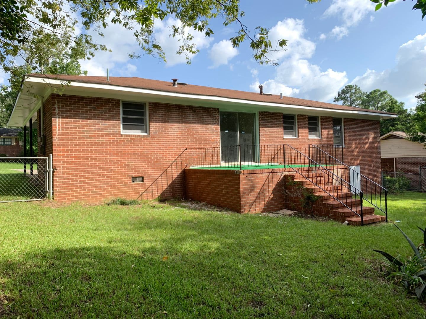 Macon House: 3240 Commodore Dr.
