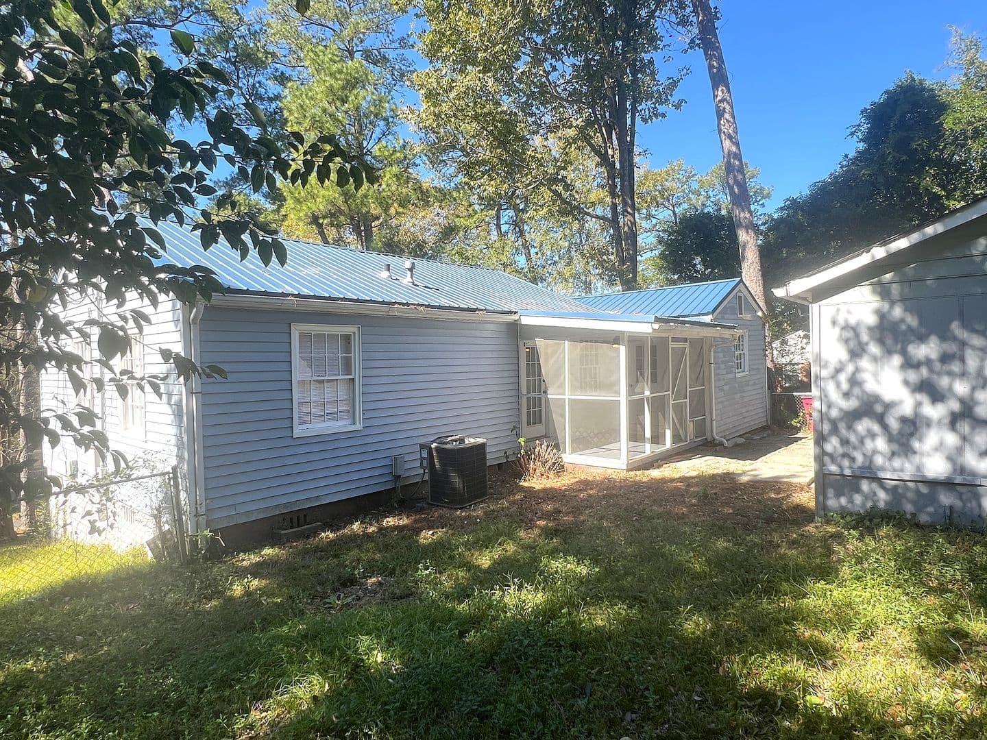 Macon House: 2581 Old Holton Rd