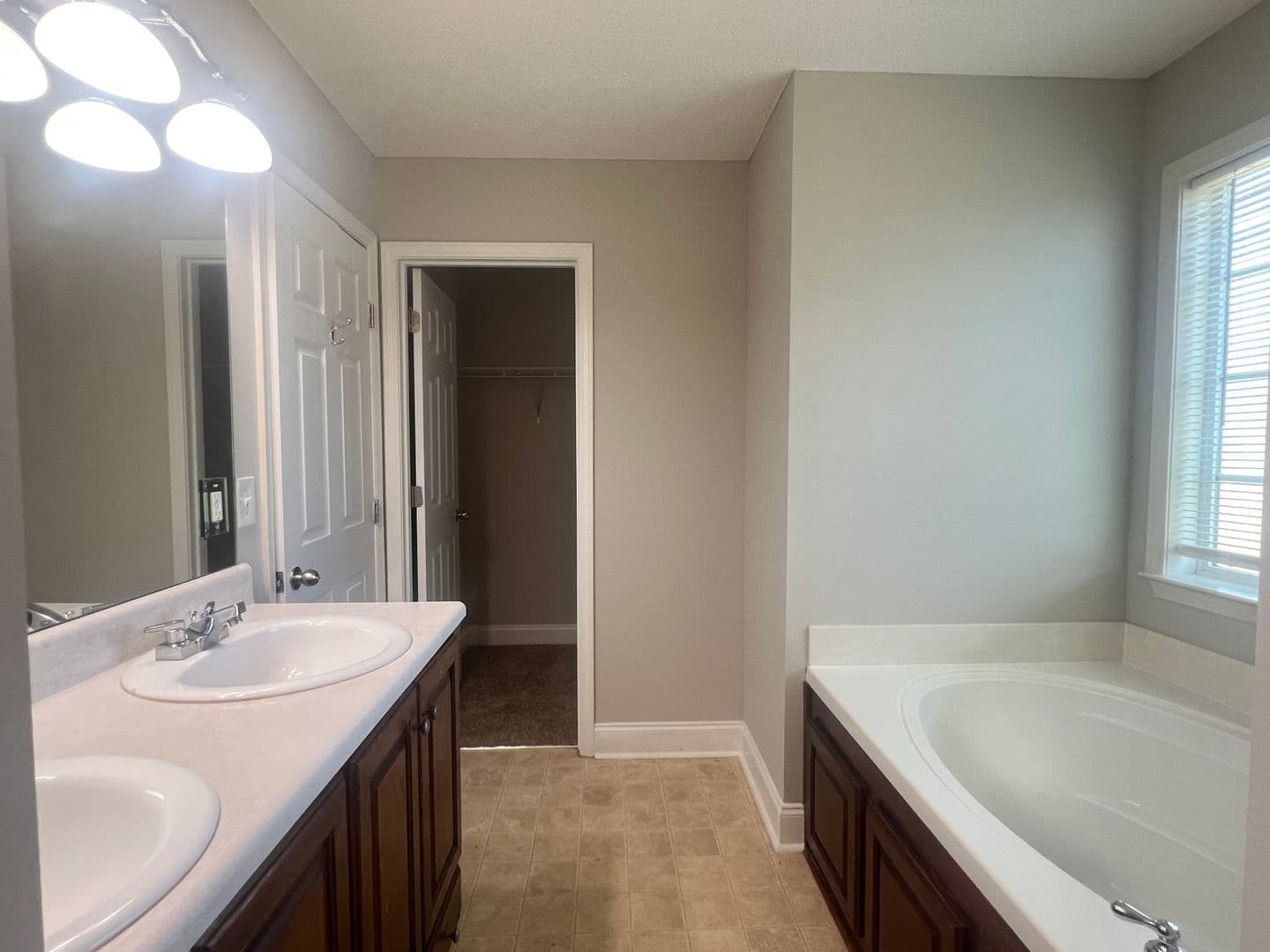 Byron House: 416 Covington Cove