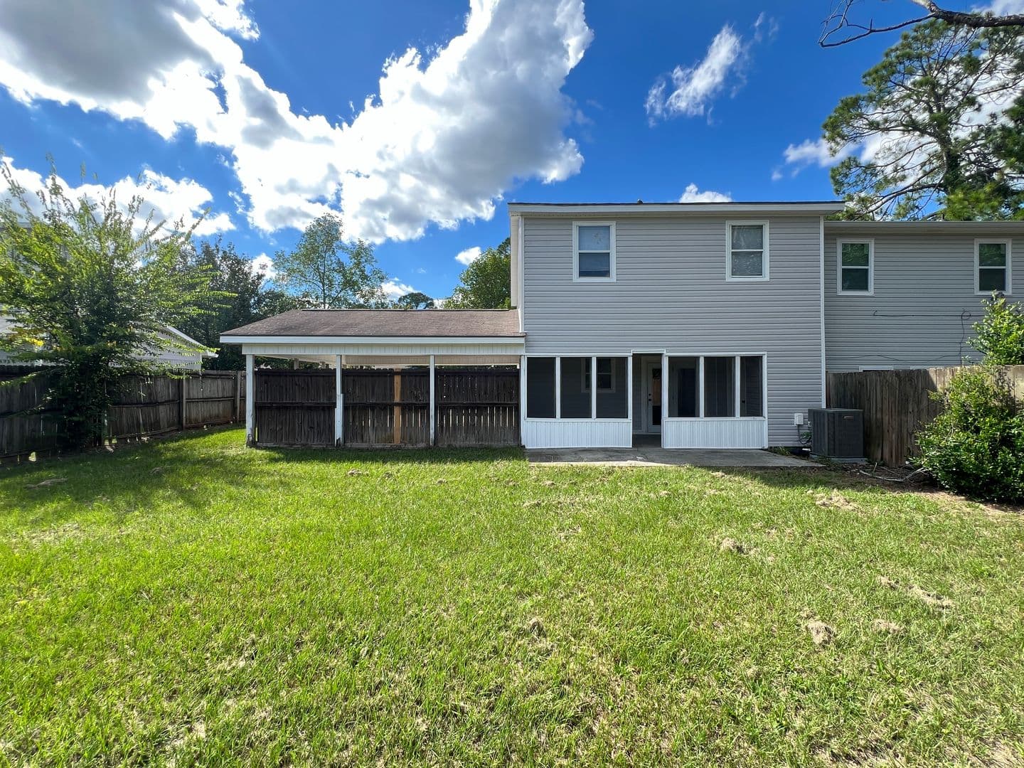 Bonaire House: 620 Maplewood Dr