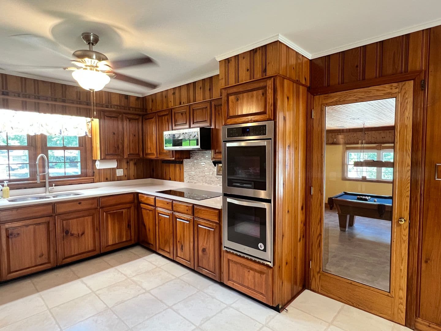 Macon House: 1943 Birchwood Way