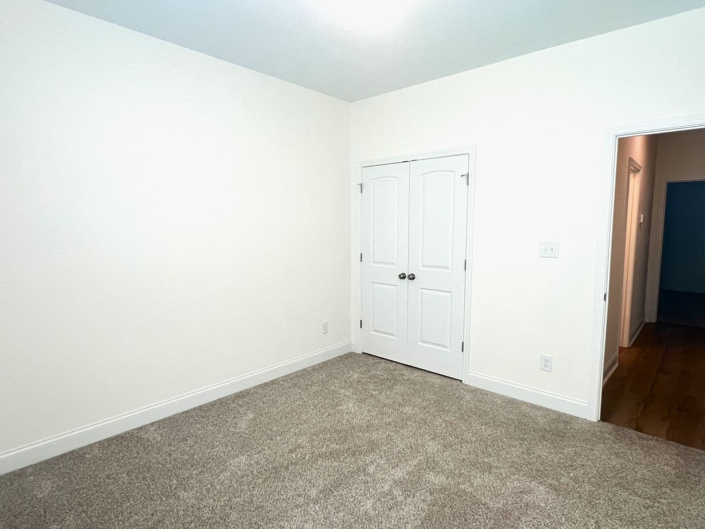 Kathleen House: 120 Field View Ln