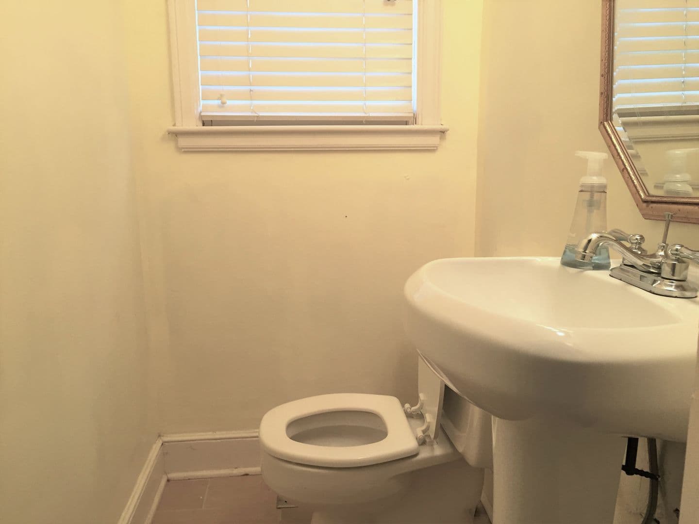 Macon House: 611 Corbin Ave