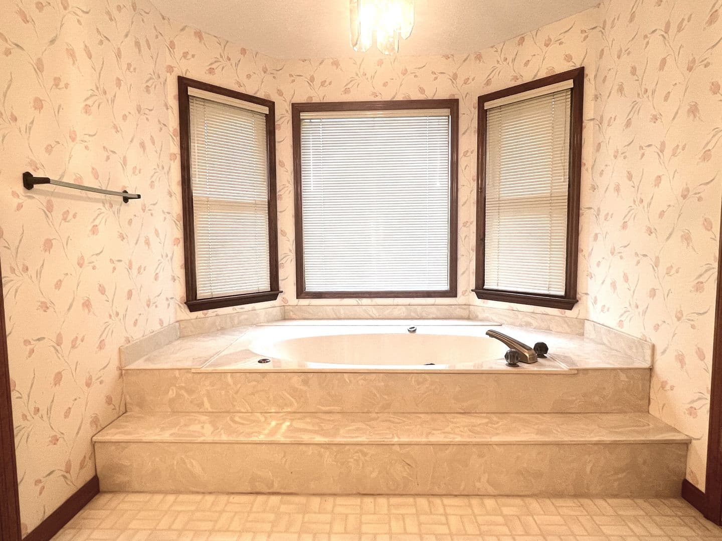 Kathleen House: 178 Woodard Rd