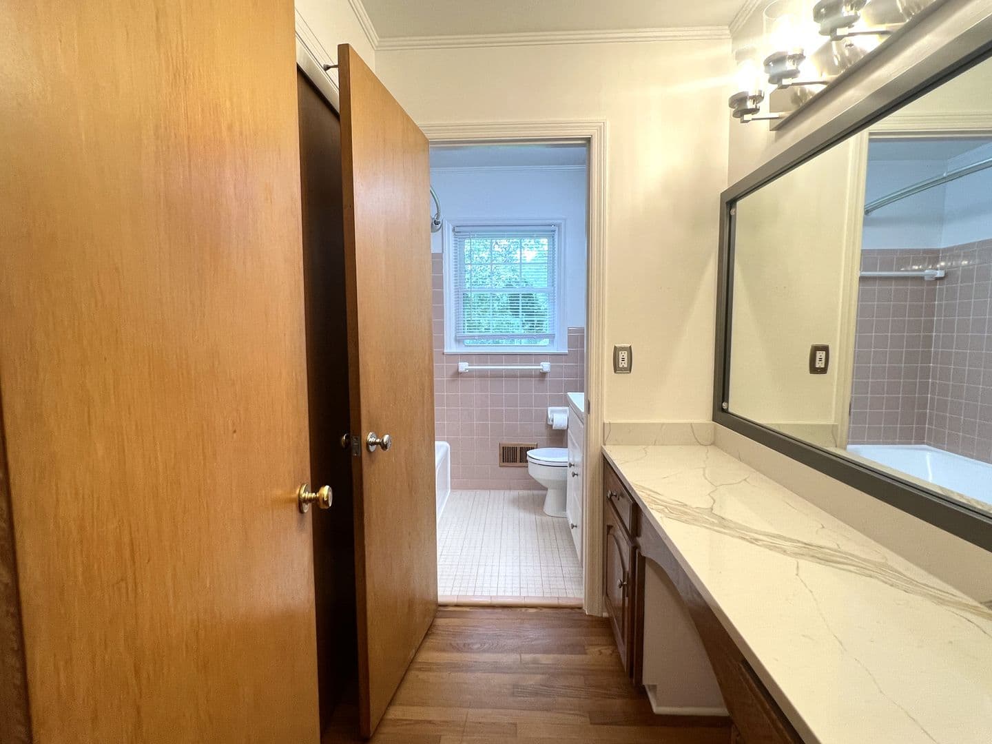 Macon House: 1943 Birchwood Way