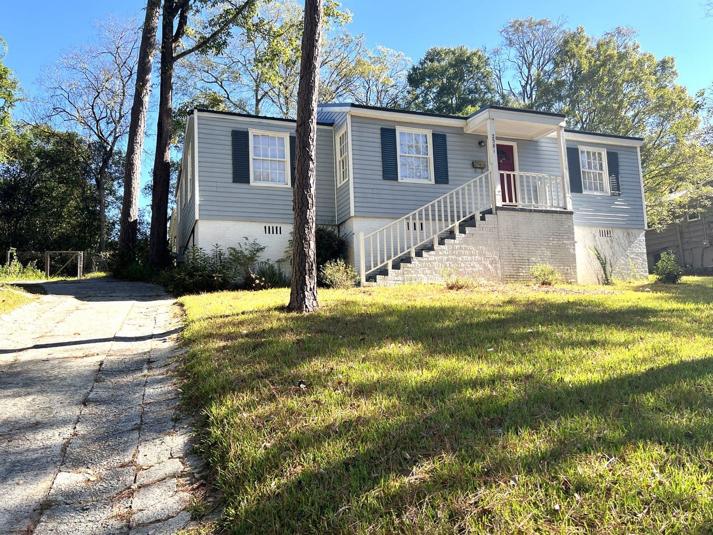 Macon House: 2581 Old Holton Rd