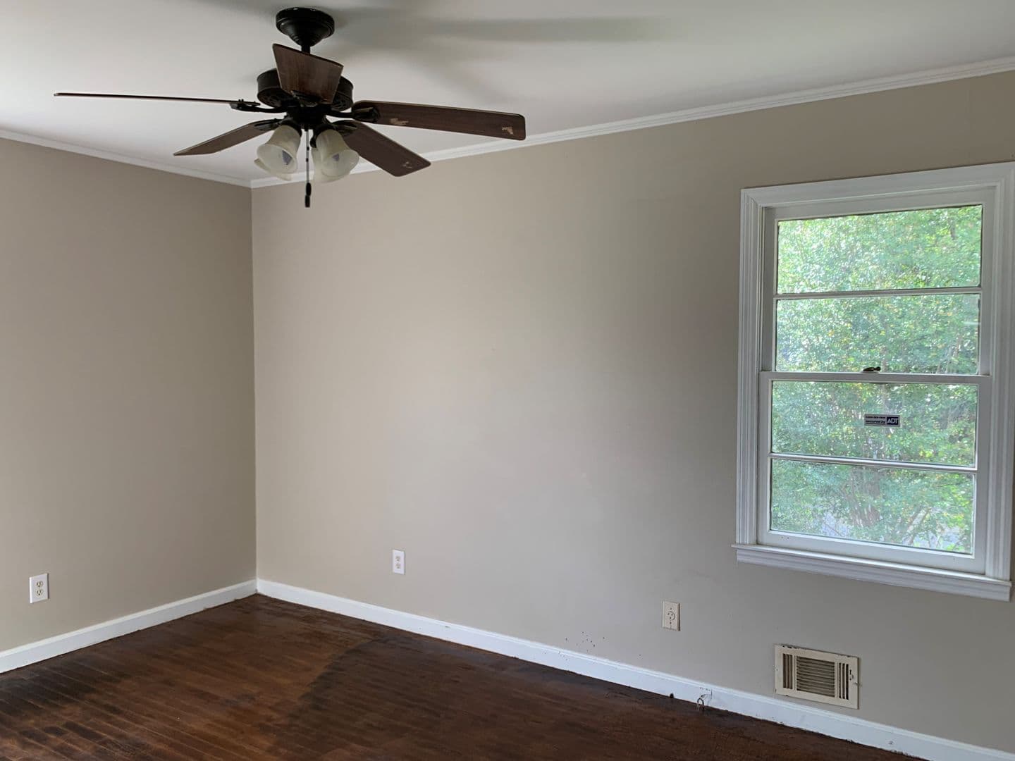 Macon House: 3240 Commodore Dr.