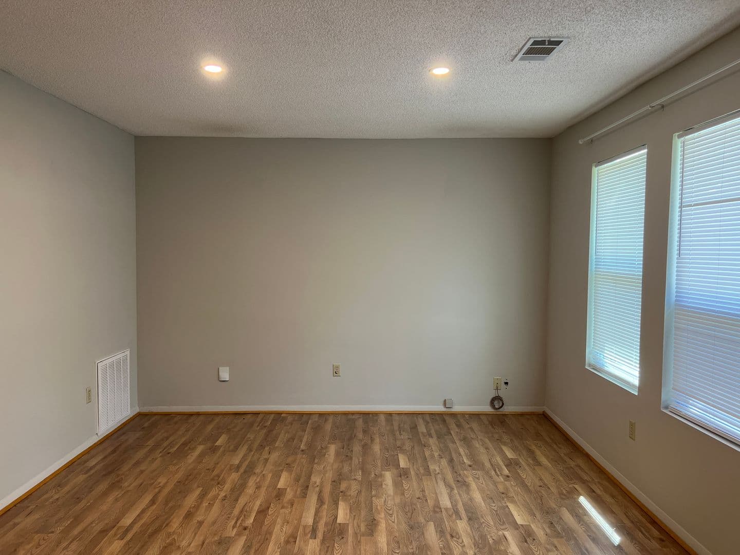 Bonaire House: 620 Maplewood Dr