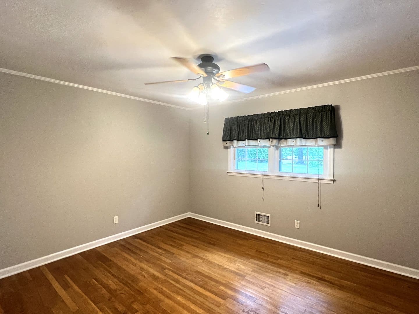 Macon House: 1943 Birchwood Way