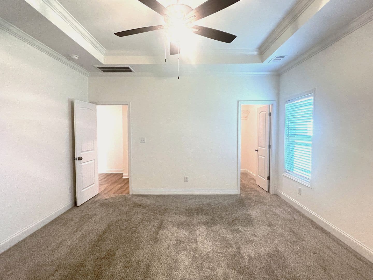 Kathleen House: 120 Field View Ln