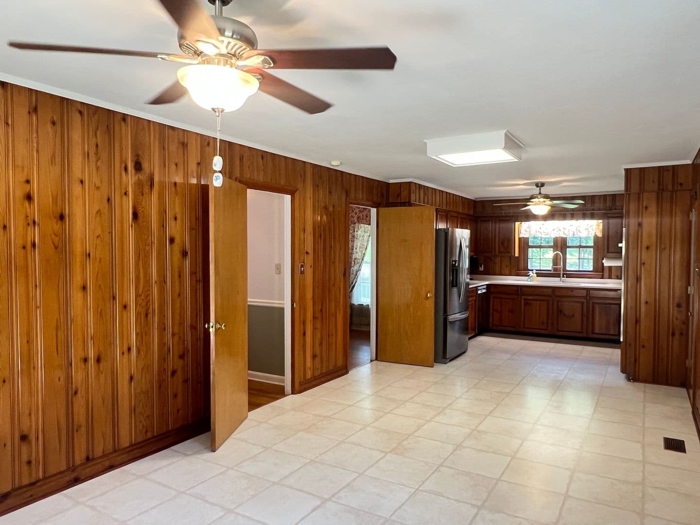 Macon House: 1943 Birchwood Way