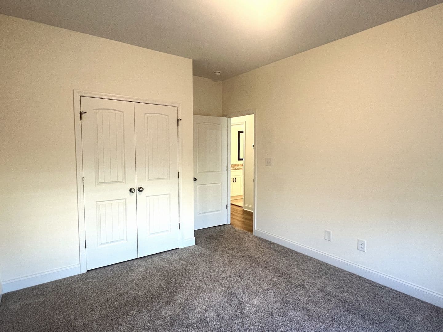 Kathleen House: 120 Field View Ln