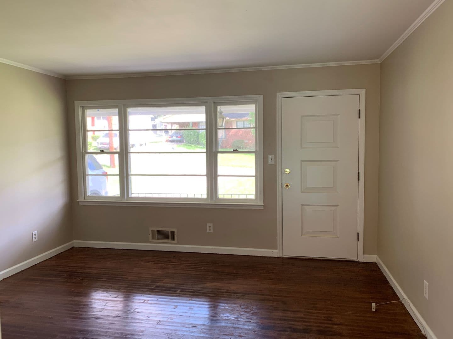 Macon House: 3240 Commodore Dr.