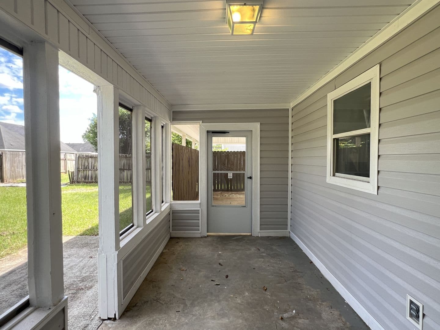 Bonaire House: 620 Maplewood Dr
