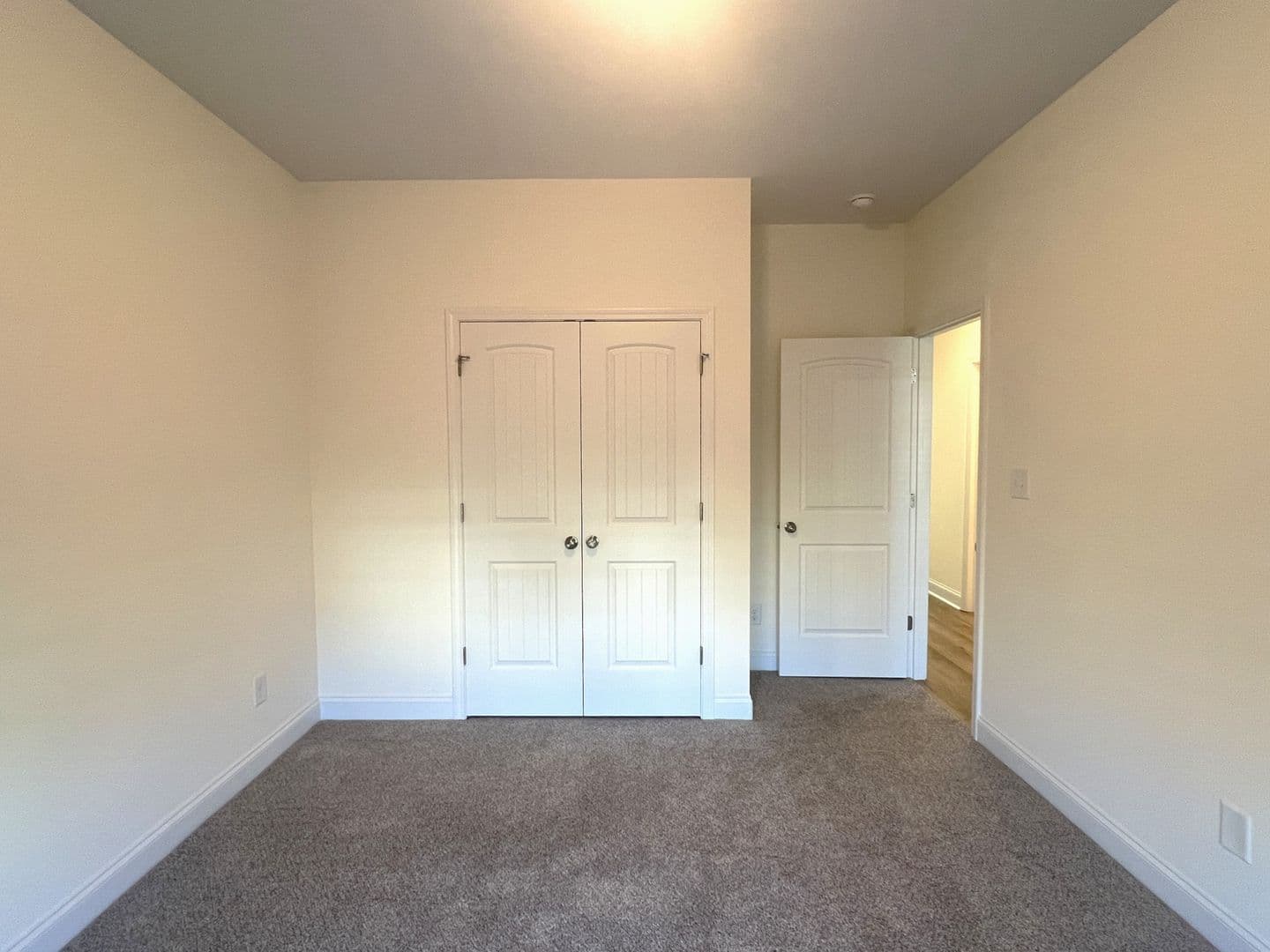 Kathleen House: 120 Field View Ln