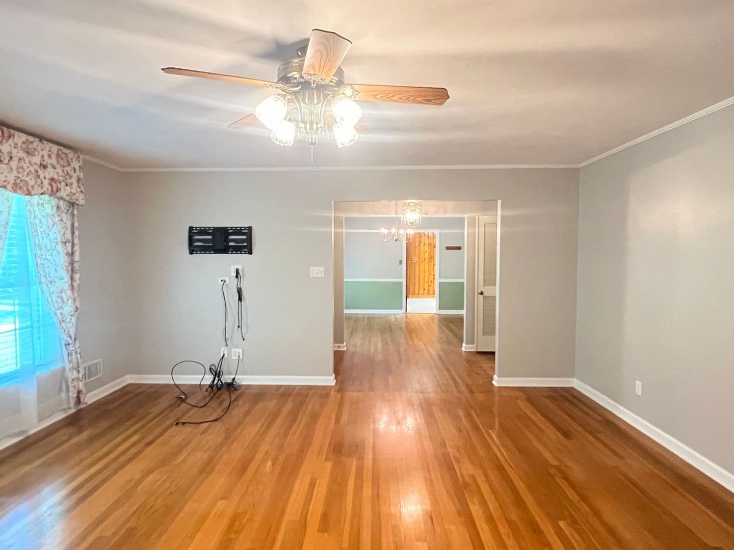 Macon House: 1943 Birchwood Way