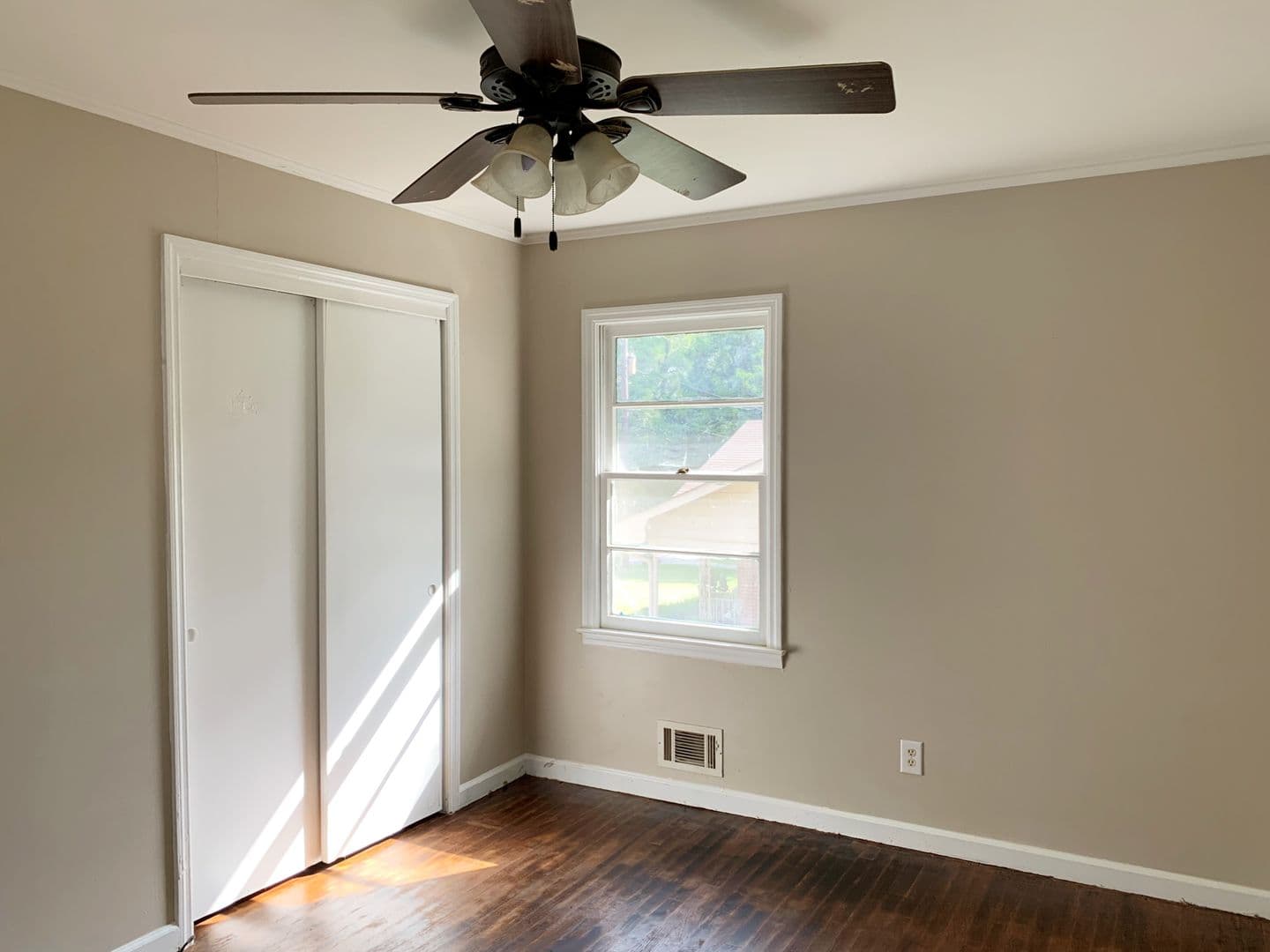 Macon House: 3240 Commodore Dr.
