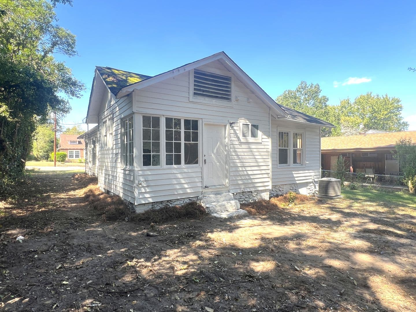 Macon House: 133 Desoto Pl