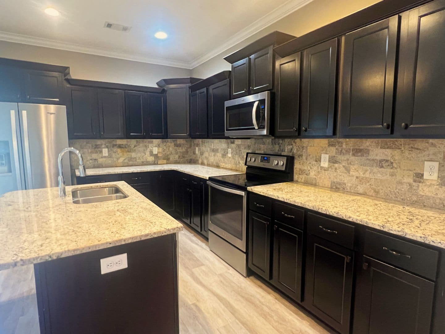 Bonaire House: 211 Ledford Way