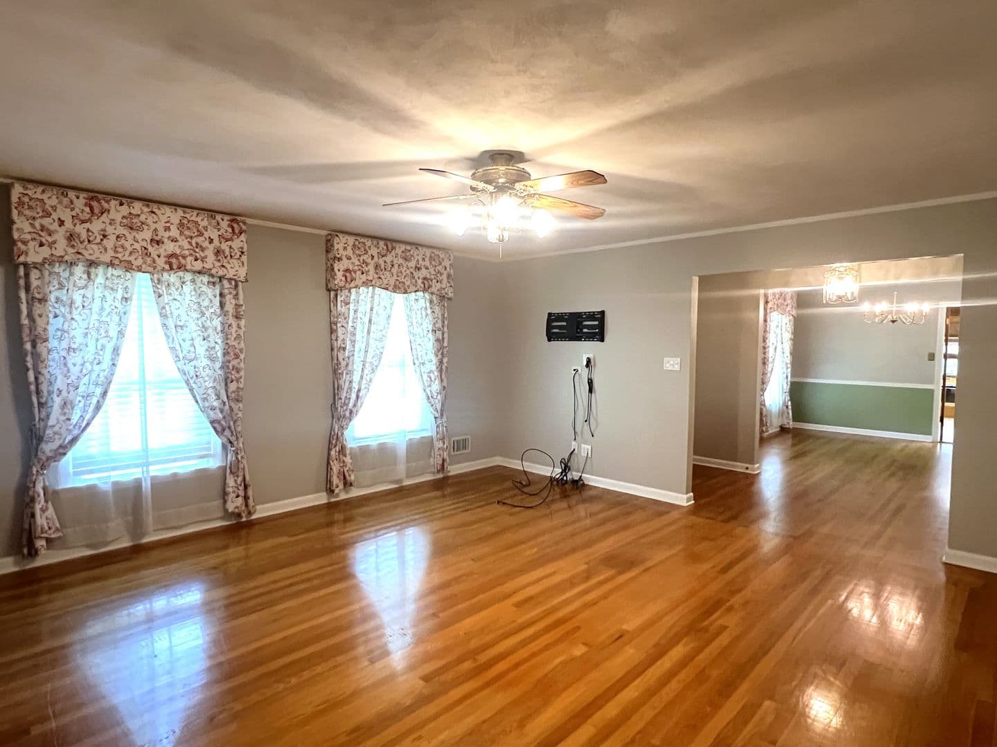 Macon House: 1943 Birchwood Way