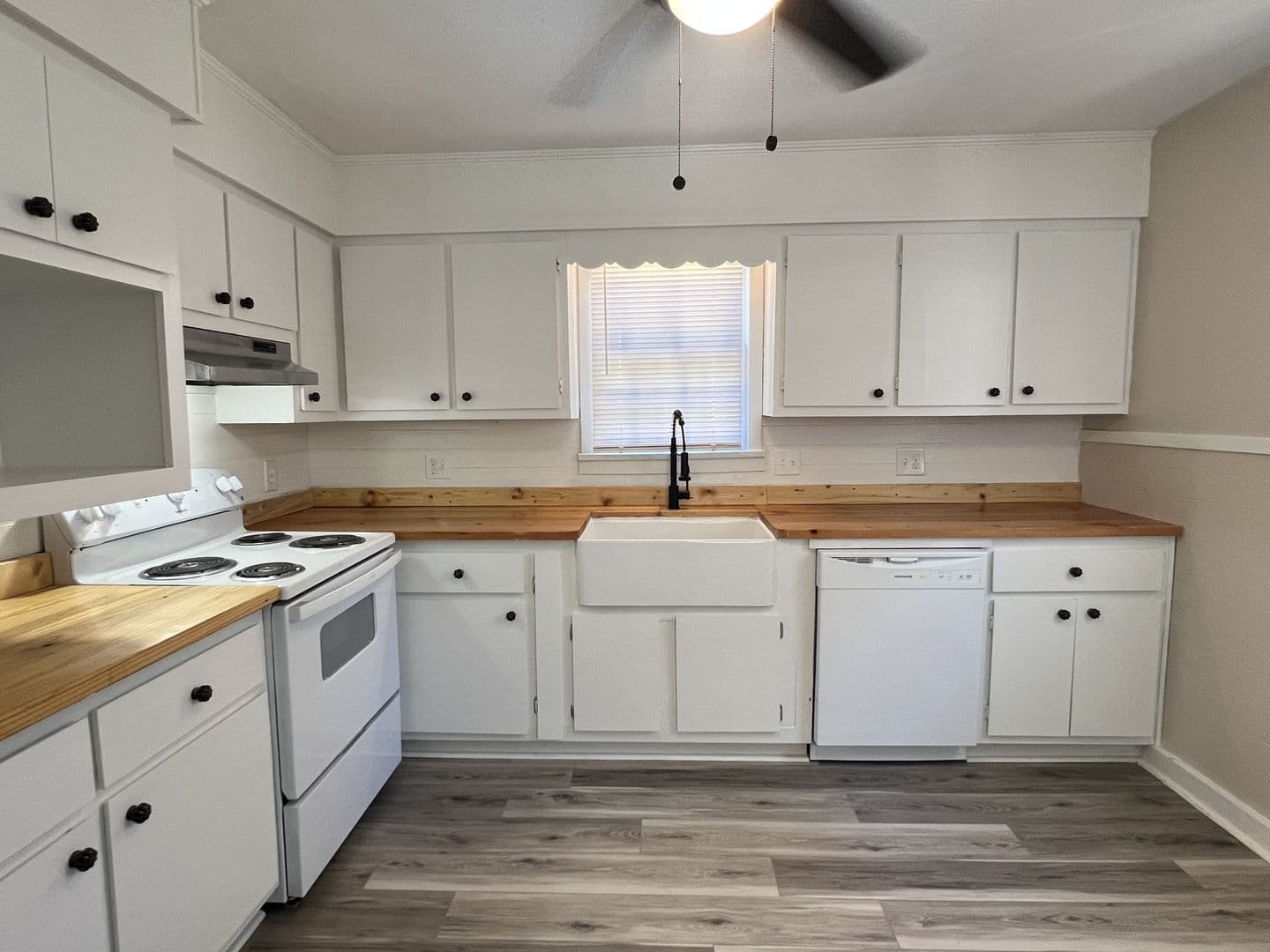 Macon House: 2581 Old Holton Rd