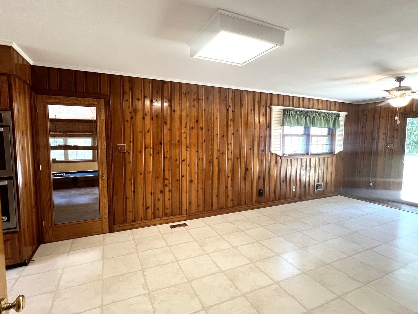 Macon House: 1943 Birchwood Way