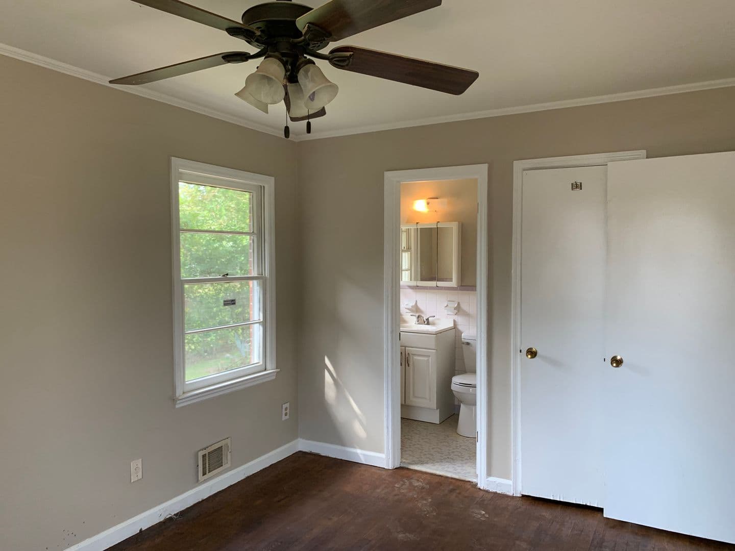 Macon House: 3240 Commodore Dr.