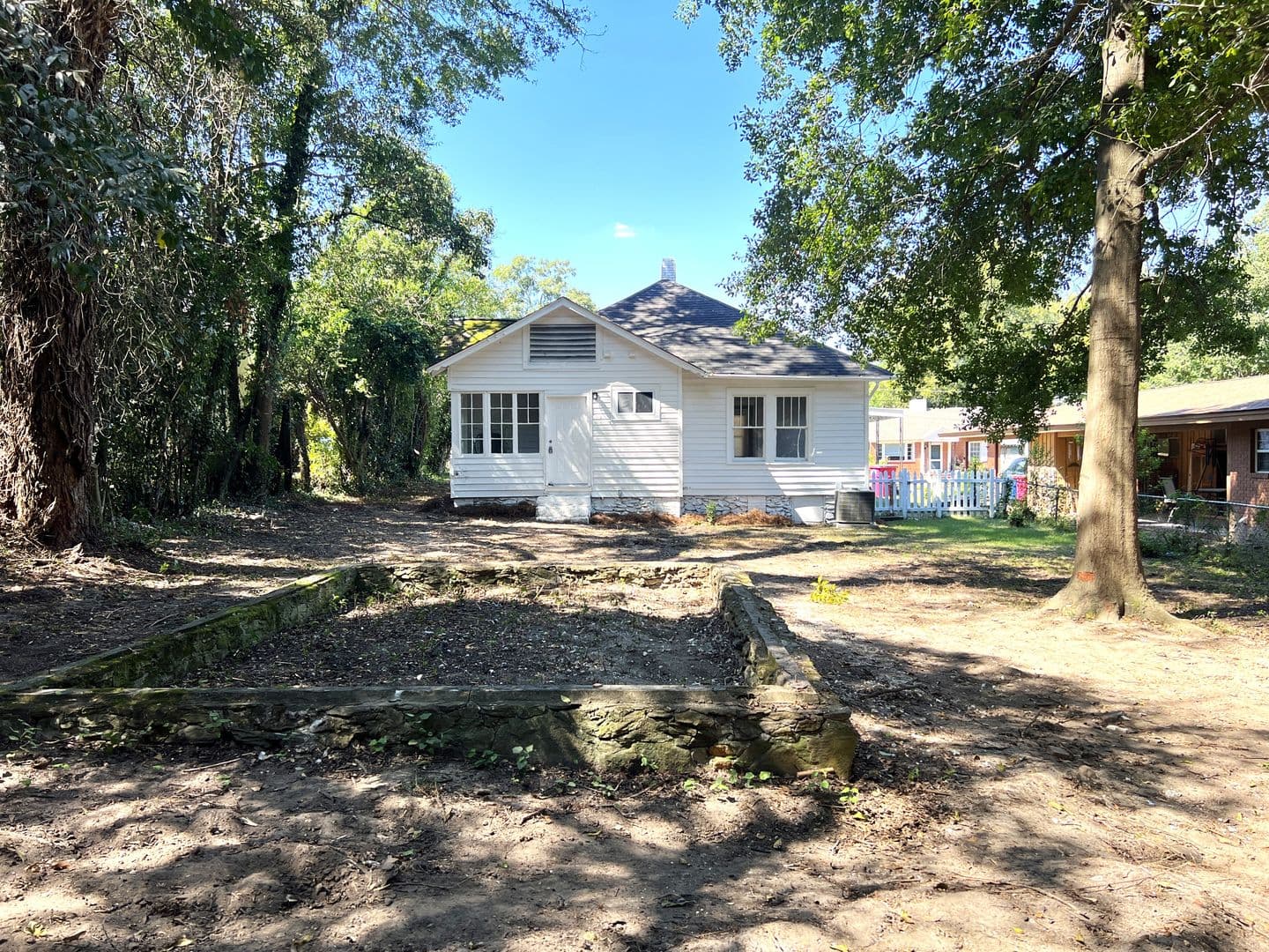 Macon House: 133 Desoto Pl