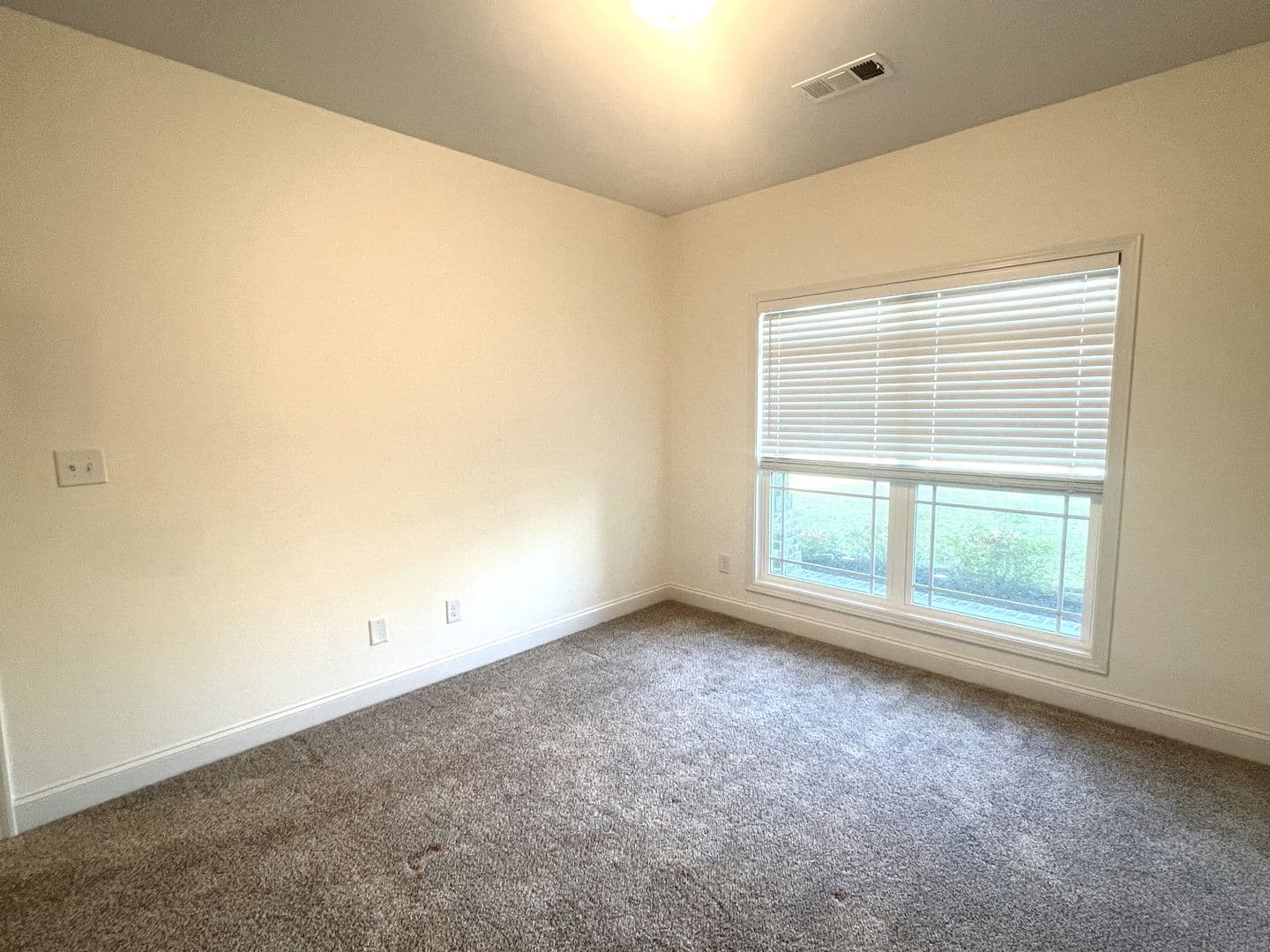 Kathleen House: 120 Field View Ln