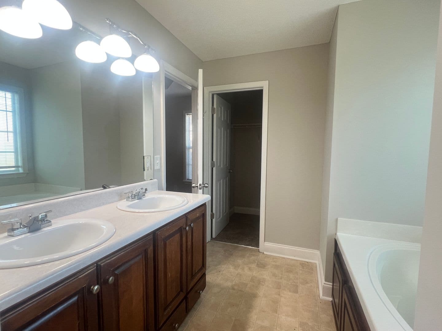 Byron House: 416 Covington Cove