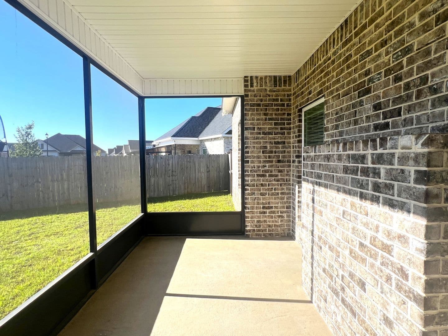 Kathleen House: 120 Field View Ln