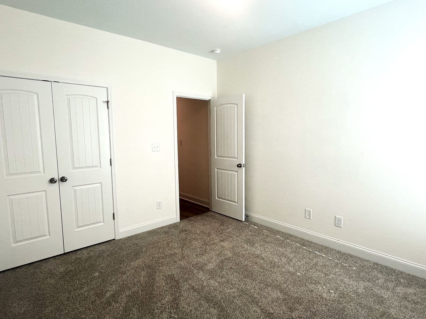 Kathleen House: 120 Field View Ln