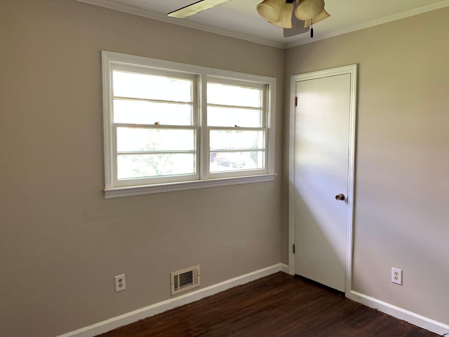 Macon House: 3240 Commodore Dr.