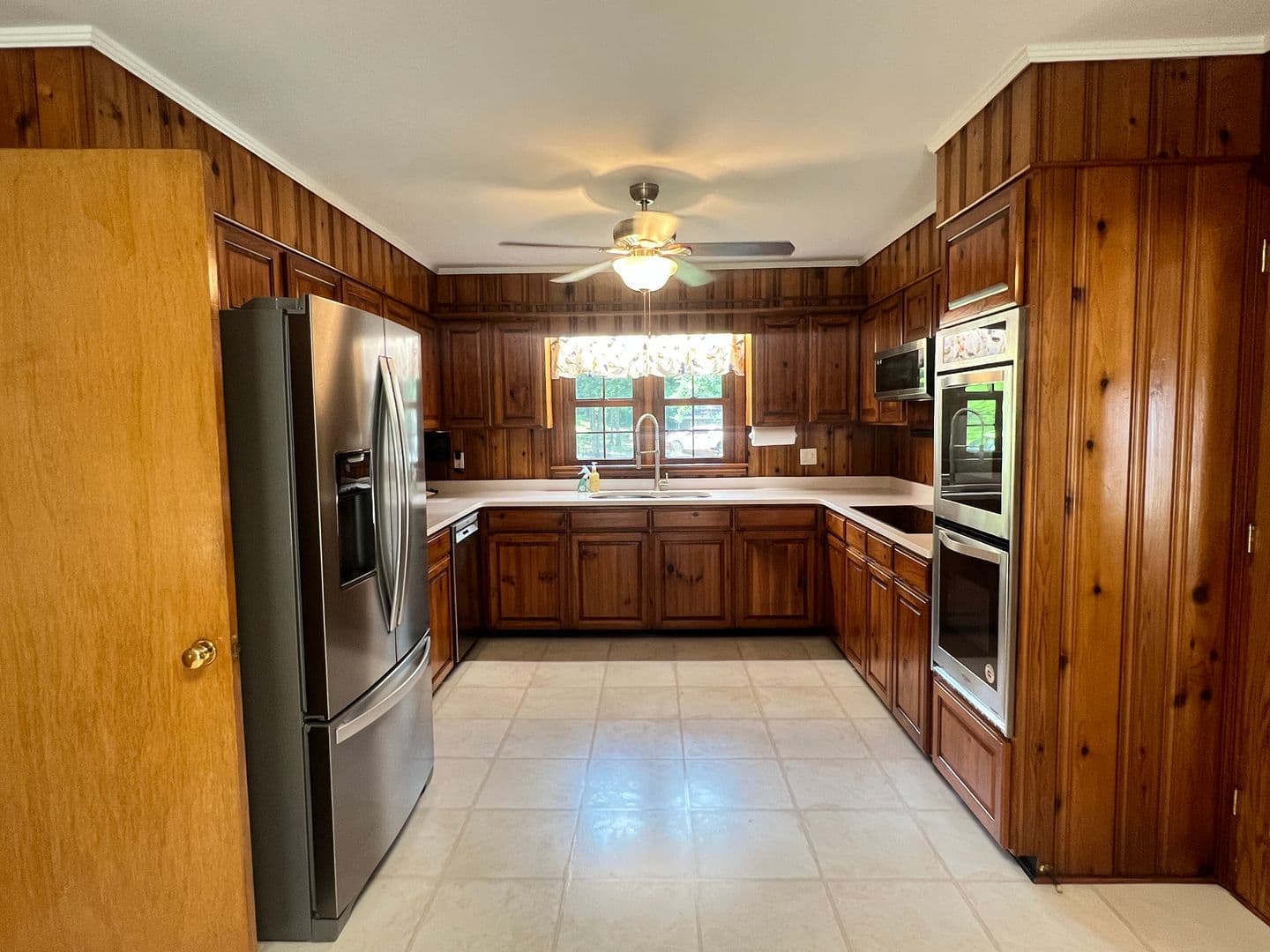 Macon House: 1943 Birchwood Way