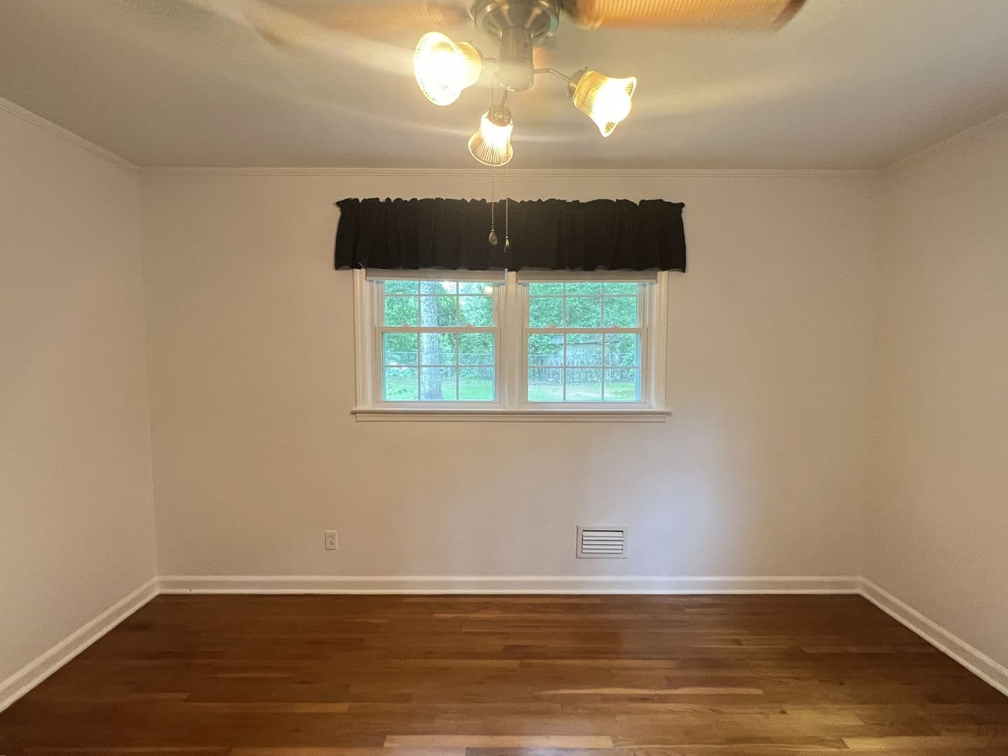 Macon House: 1943 Birchwood Way
