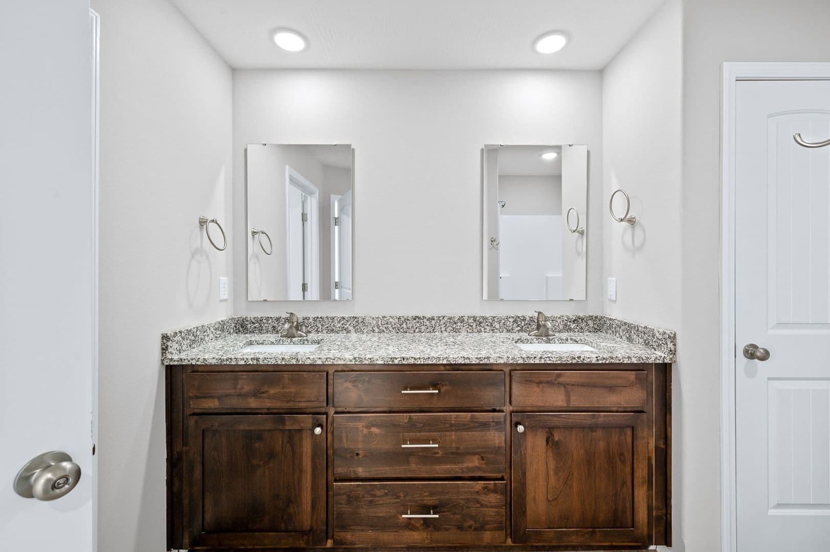Rogersville House: 264 Hickory Hills ST