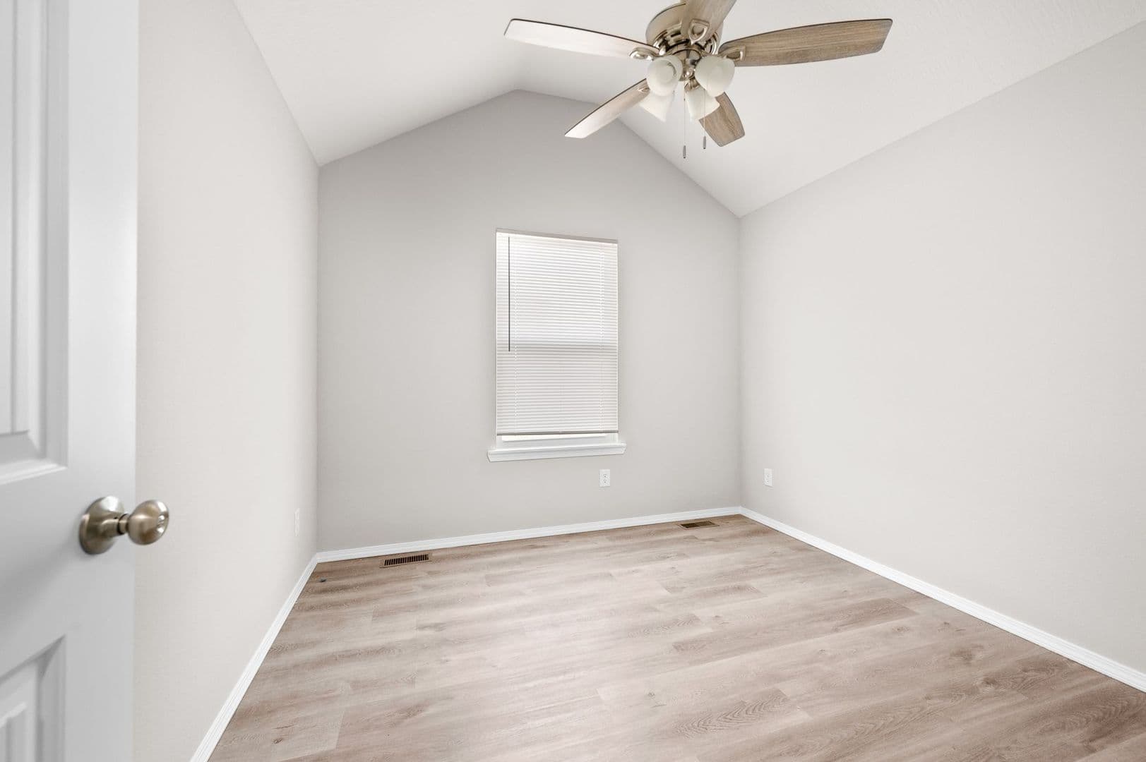 Rogersville House: 264 Hickory Hills ST
