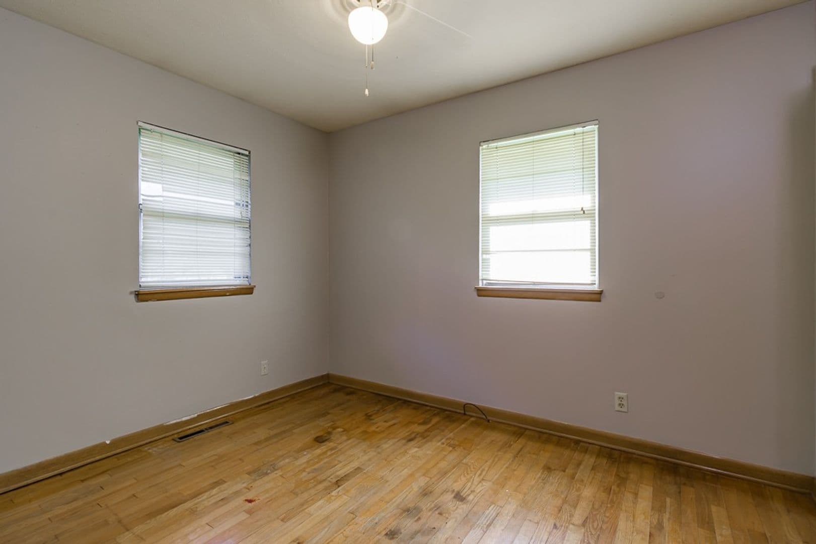 Springfield House: 843 S Link Ave